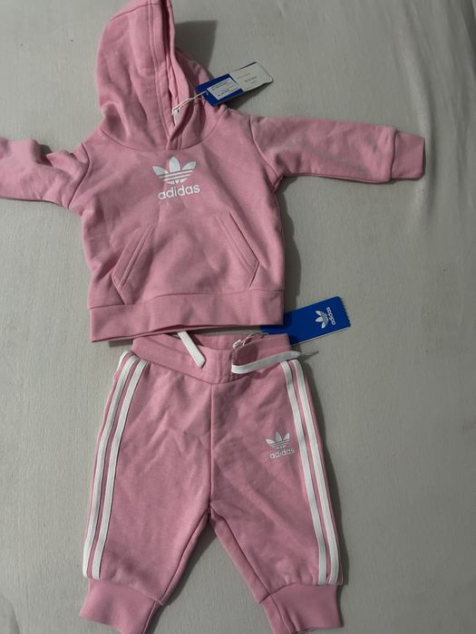Чисто нов детски комплект на Адидас