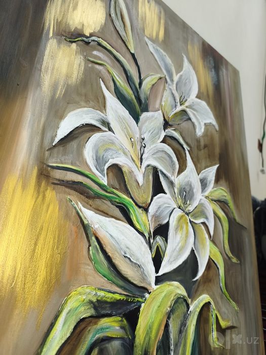 Oltin nurdagi liliyalar (Lily)