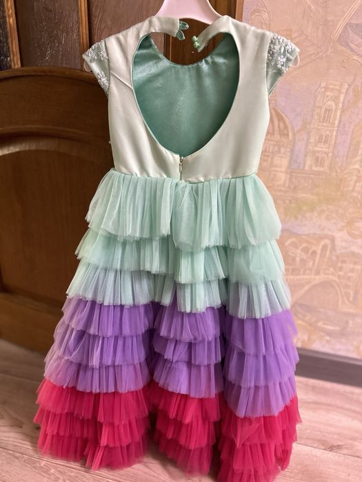 Продам платье для девочки