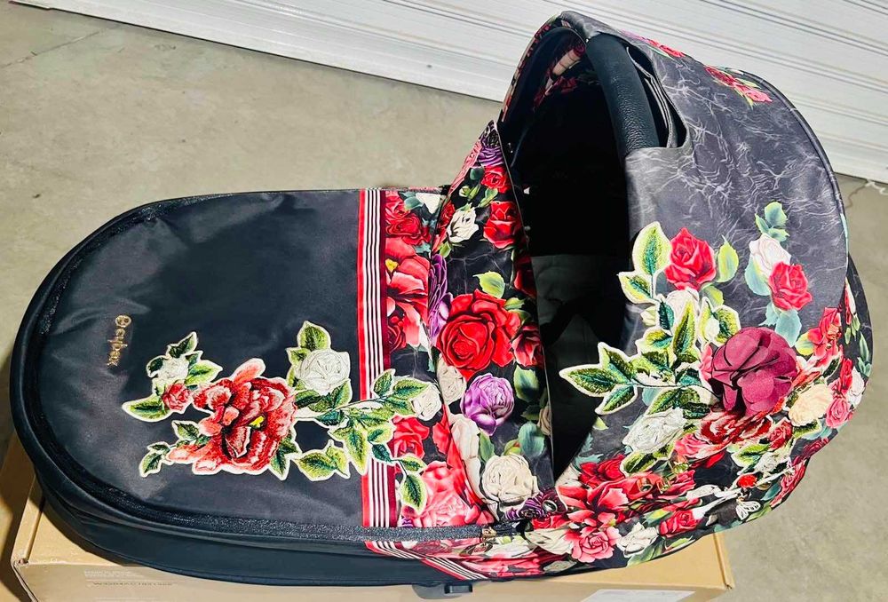Кош за новородено Cybex Lux Spring Dark Blossom и тапицерия за седалка