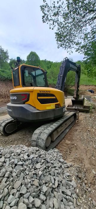 Vand  sau inchiriez excavator volvo ecr88 D