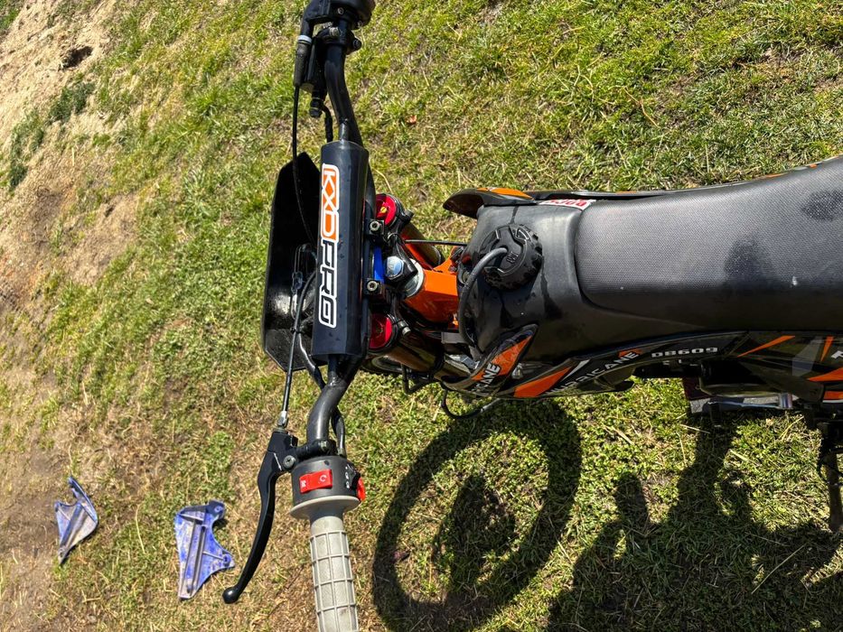 Vând cross kxd 125 ca nou doar 15 h de funcționare