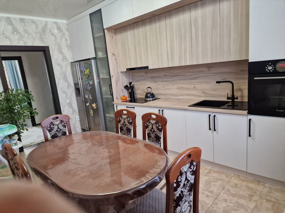 Продам стол и стулья