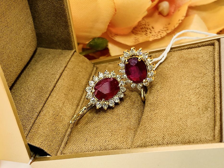 Статные золотые серьги с бриллиантами и Рубинами