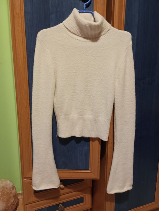 Дамски пуловер с поло яка в бежов цвят