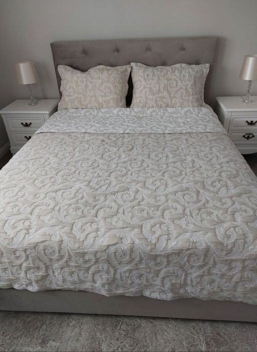 Cuvertura de pat matrimonial + 2 fete de perna