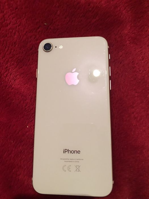 Vand telefon apple 8 in stare foarte bună