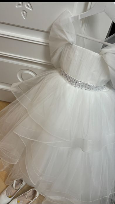 Продам десткое нарядное платье