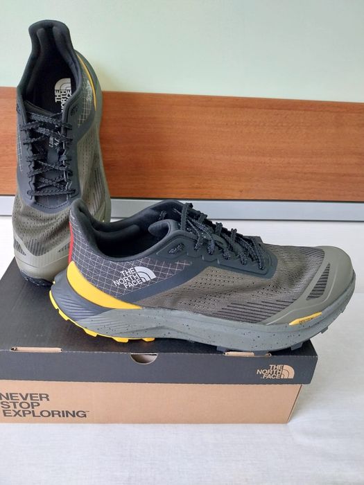 Чисто нови мъжки маратонки North Face