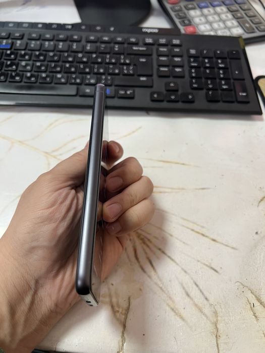 Прадаётся Samsung galaxy S21 FE