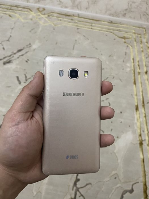 Samsung J5  16гб