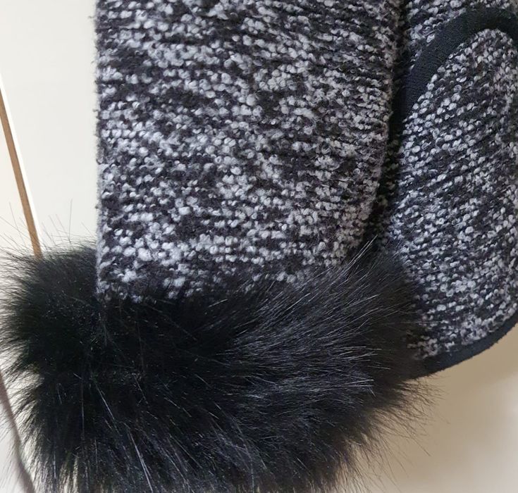 Cardigan elegant gri-negru cu blană – mărimea XXXL