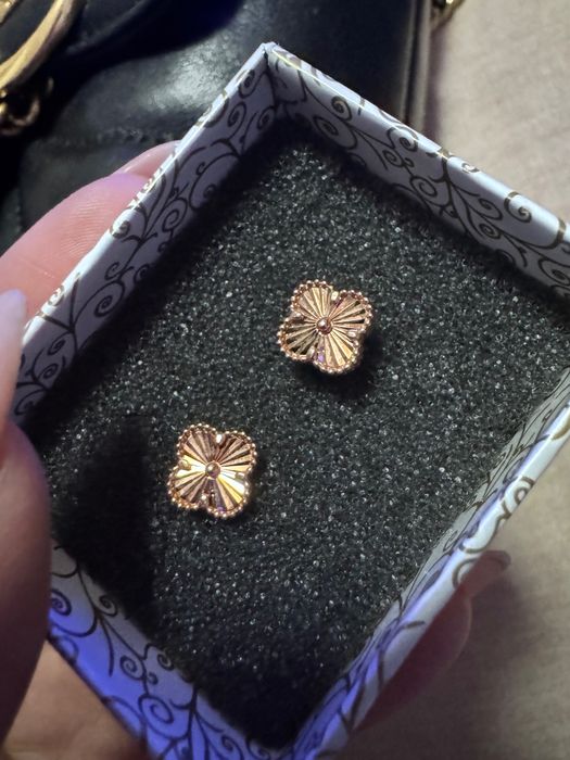 Обеци и колие детелини