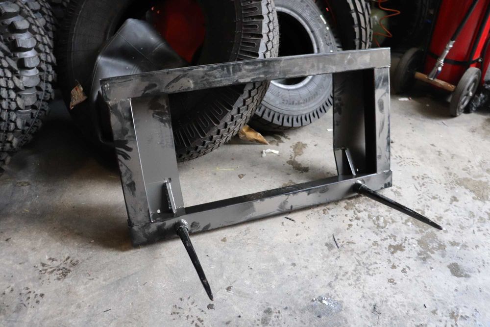 furca baloti prindere euro cu tepuse de 110 sau 80 cm distanta intre tepuse de 75cm sarcina 220kg incarcator frontal case fendt john deere deutz fiat