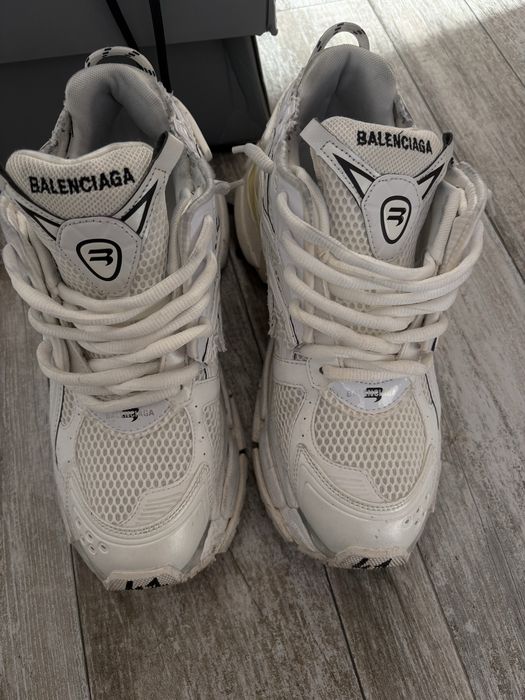 balenciaga runner albi