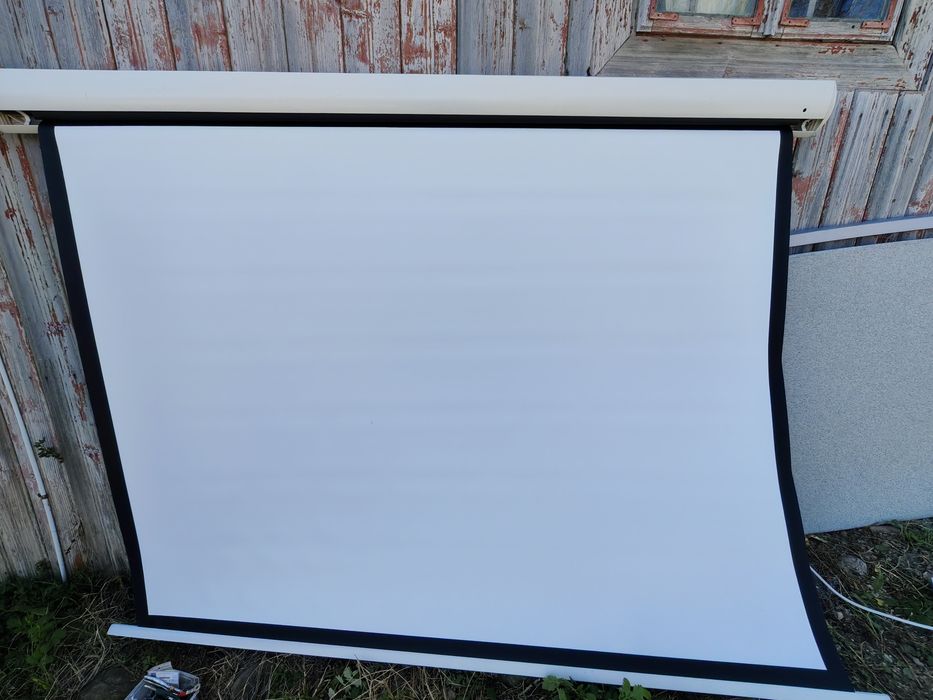 Ecran electric profesional de proiectat(Videoproiector