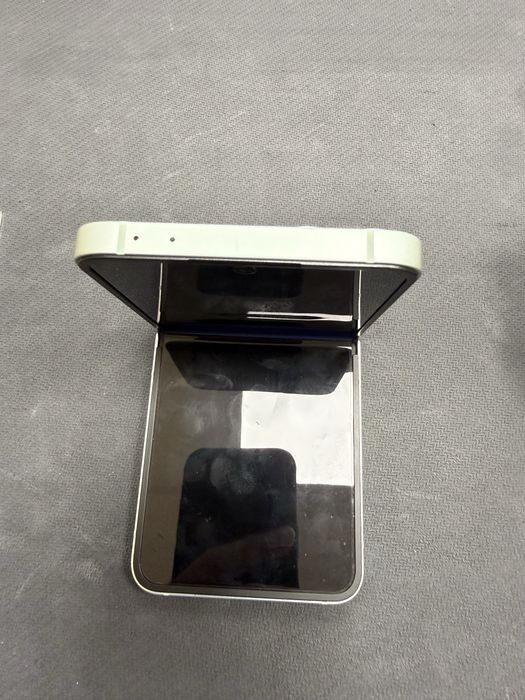 Samsung Galaxy Z Flip 6 12/256gb / без забележки