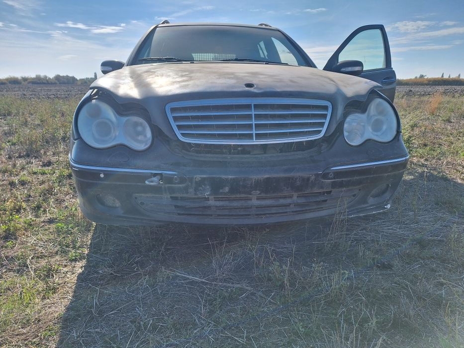 Dezmembrez mercedes c class w203