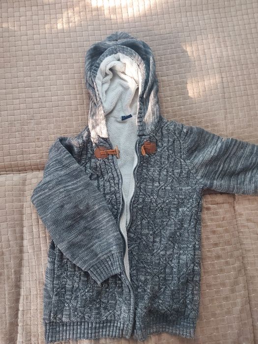 Продам свитер тёплый на 14 -15 лет