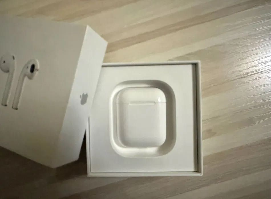 Apple AirPods 1-во поколение – оригинални