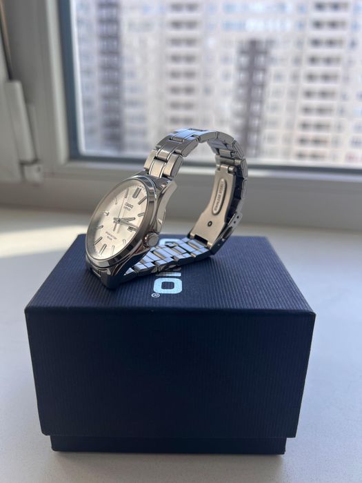 Продам наручные дерские часы!