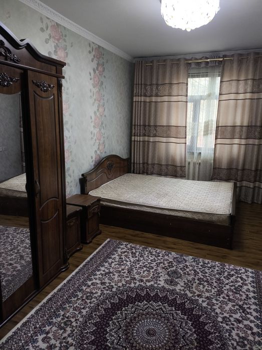 Сдаю  в Аренду квартиру  Чиланзар 19квартал 2комнат  2этаж Зеркалка