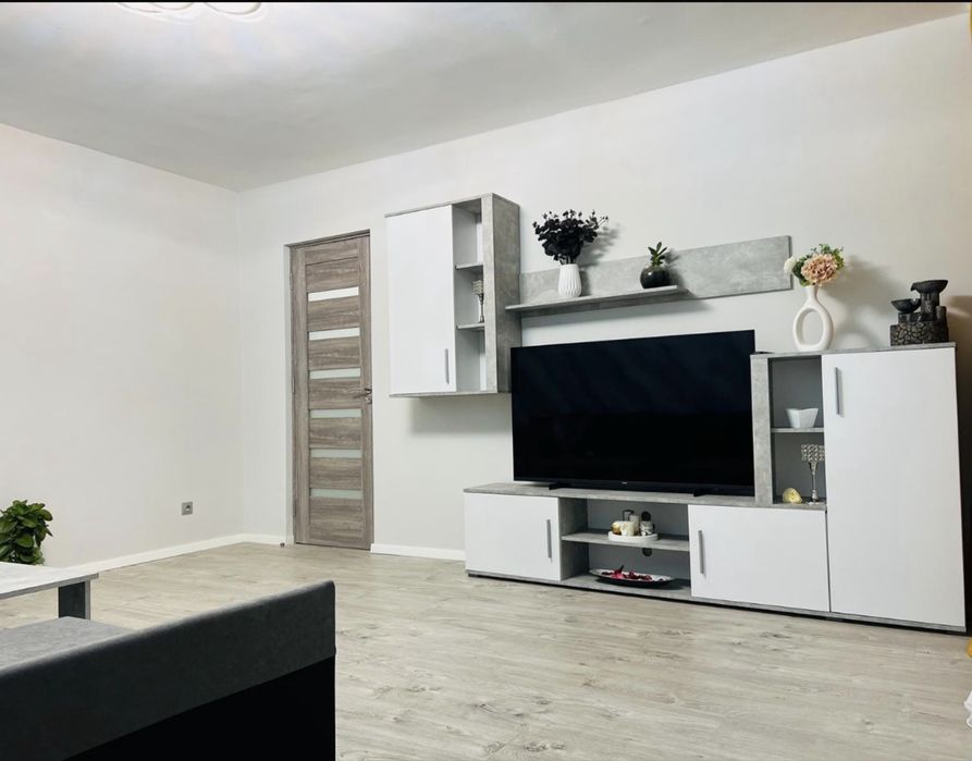 Inchirirez / chirie apartament 4 camere zona Lotus - Nufarul