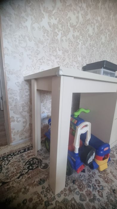 Стол письменный с ящиками