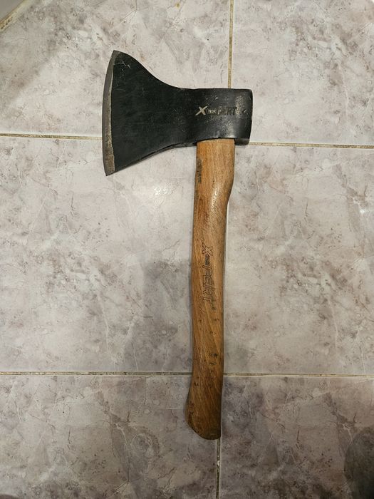 Продаю топор новый