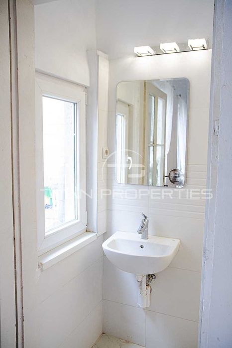 Продава се Етаж от къща в Пловдив, Център - 88 кв.м за 2023 €/кв.м - Снимка #10