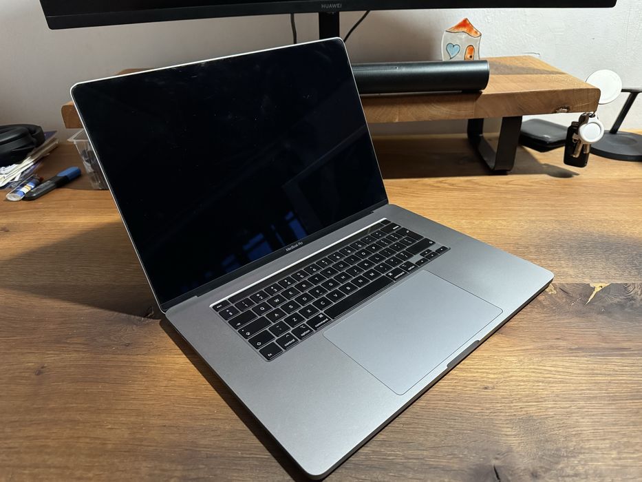 16” Macbook Pro 2019 i9 1TB 5500m 16gb