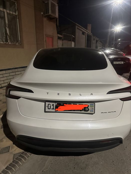 Tesla Model 3 "Highland 2024