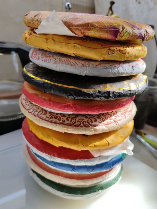 Чай пуэр прессованный, блин 357 грамм.