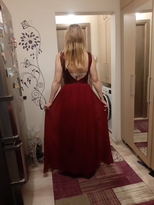 Vand rochie de seara, mărimea 36÷38, purtată o dată.