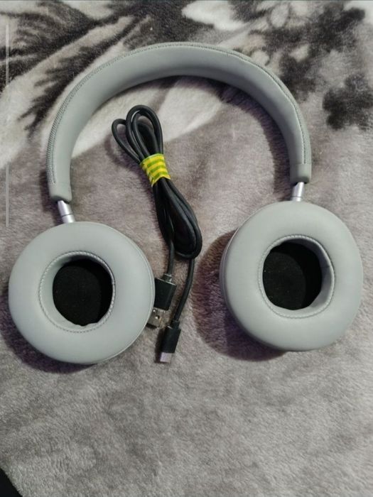 Vând căști Bluetooth Nomads WEARone cu Active Noise Cancelling (ANC).