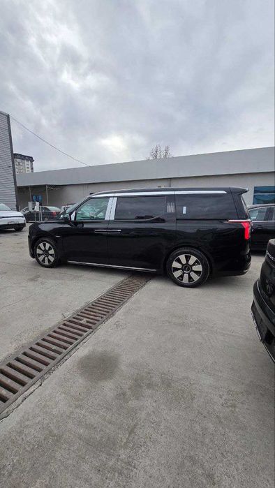 ZEEKR 009 miniven KIA, Voyah, BYD o'rniga