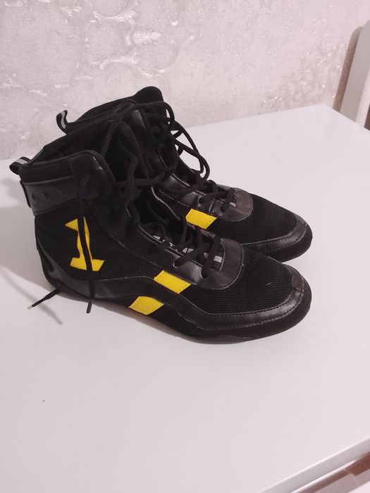 Новый боксерский обувь фирма One 39 размер