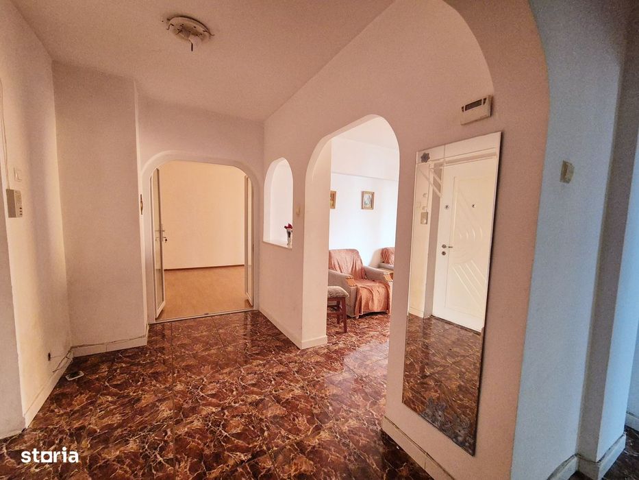 Apartament cu 3 camere, etaj 1, decomandat, zona 1 Mai
