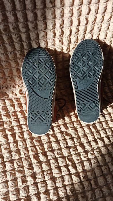 Vind  adidași converse