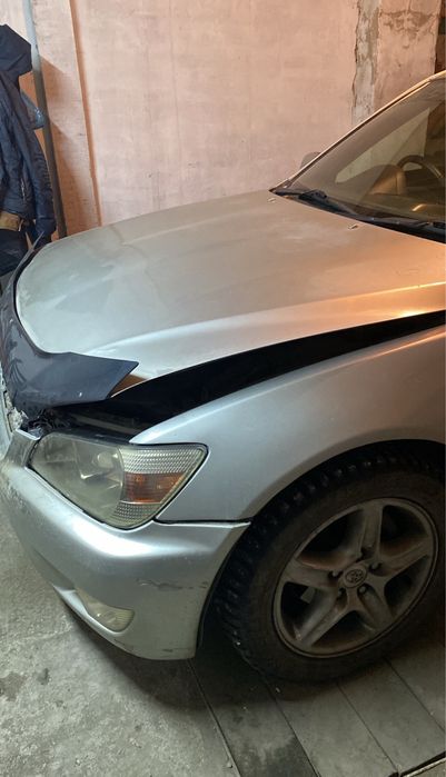 Капот toyota altezza под ремонт