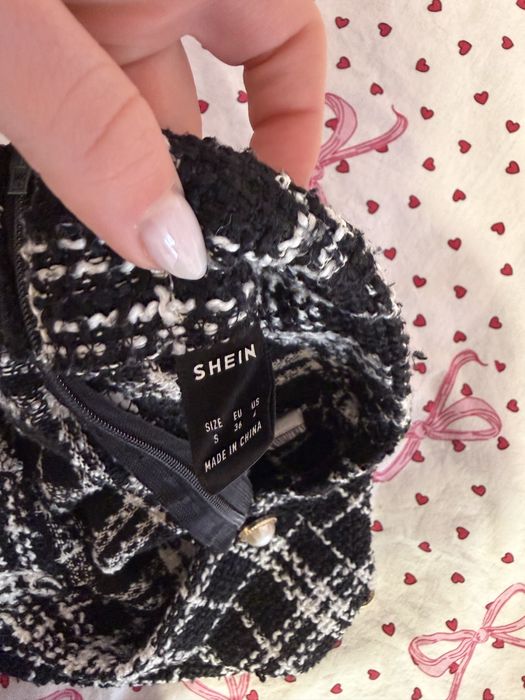 Къса пола от букле