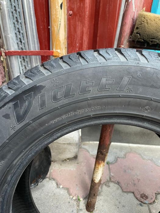 Продам резину на камри 40