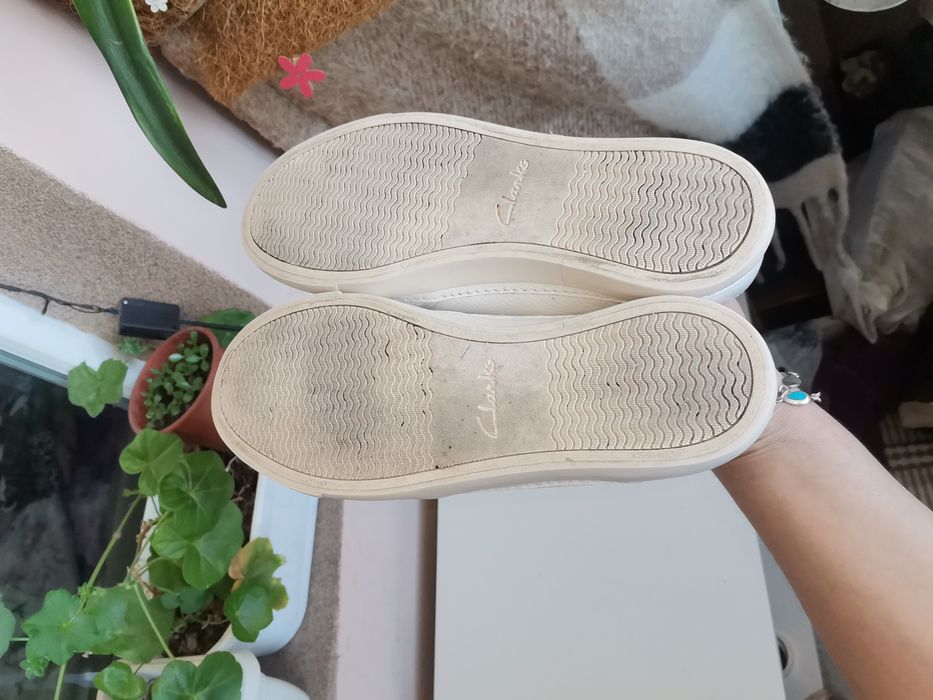 Бели обувки Clarks 42 н. Естествена кожа
