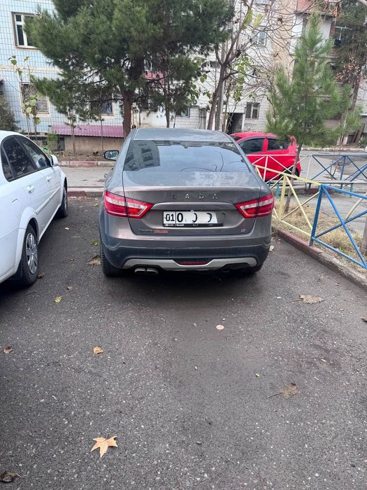 Продаю срочна машину лада веста крос 1.8 не нахаду