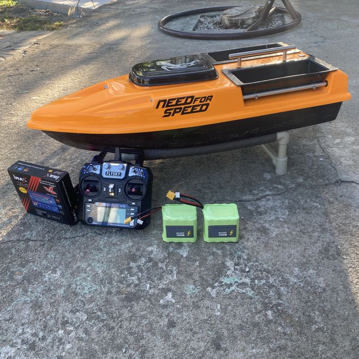 Лодка за захранка FISHING BAIT BOAT