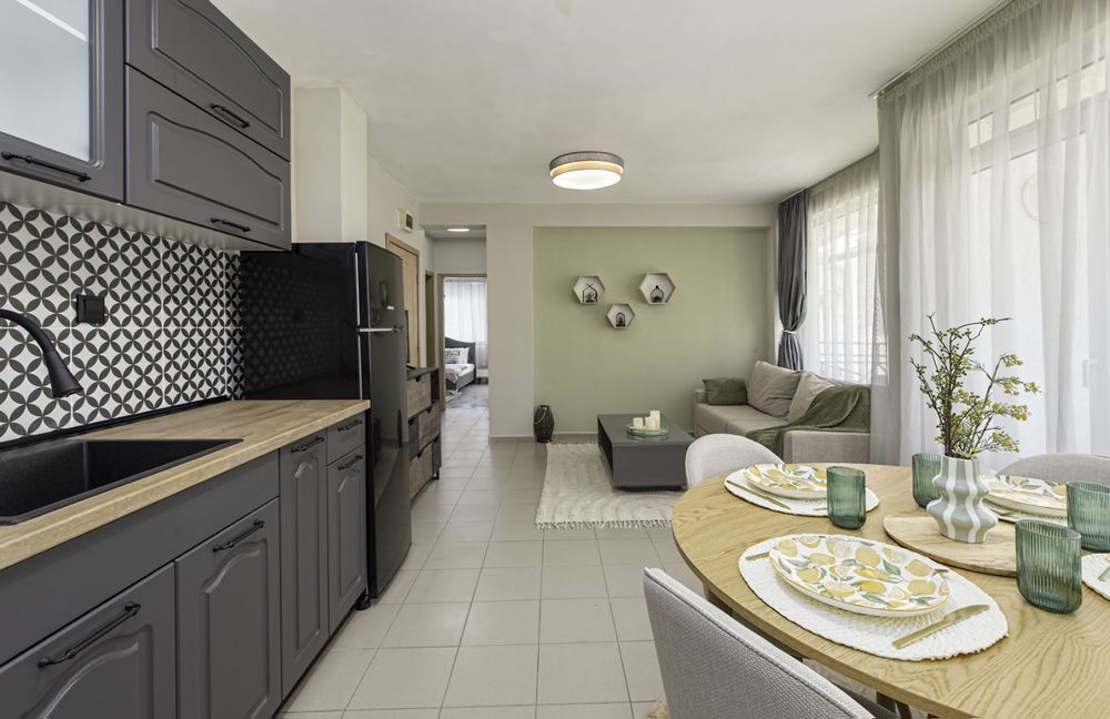 Продава се Тристаен апартамент в к.к. Слънчев бряг - 82 кв.м за 1196 €/кв.м - Снимка #1