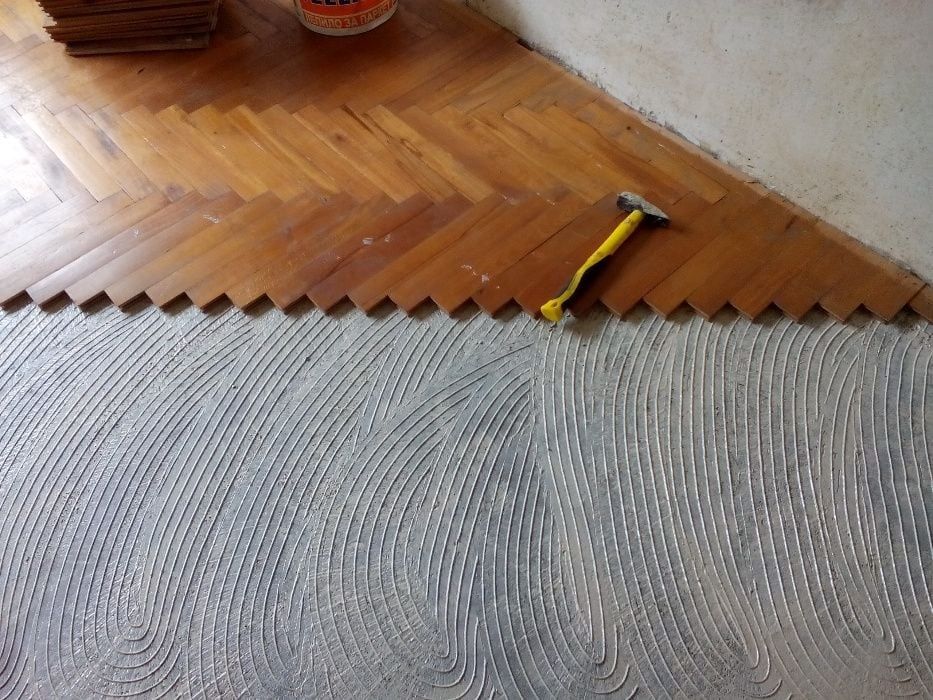 Циклене, лакиране и пренареждане на паркет и дюшеме.