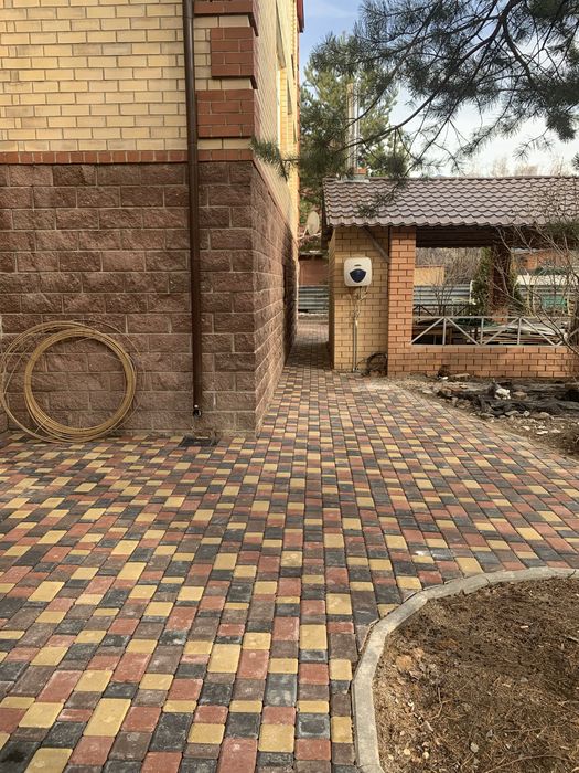 Благоустроиство территории Укладка Брусчатки