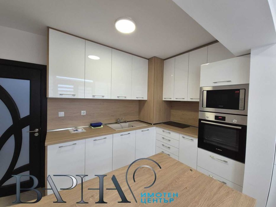 Дава се под наем Двустаен апартамент в Варна, Център - 62 кв.м за 428.91 € - Снимка #1