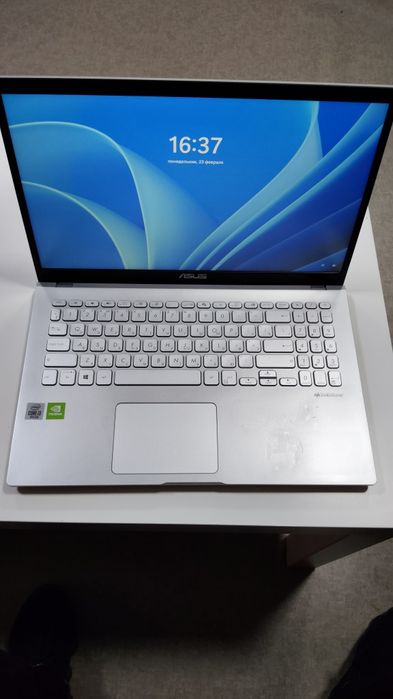 Asus VivoBook i3-10 4gb ssd256